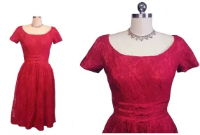 *VINTAGE 1960s GIGI YOUNG SCARLET LACE COCKTAIL PARTY DRESS WITH METAL ZIPPER - PERFECT FOR VALENTINE'S DAY EVENING OR THE HOLIDAYS *VINTAGE 1960s GIGI YOUNG SCARLET LACE COCKTAIL PARTY DRESS WITH METAL ZIPPER - PERFECT FOR VALENTINE'S DAY EVENING OR THE HOLIDAYS